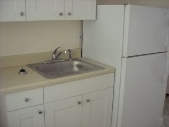 4th image of 1075 NE 39th St #205-22