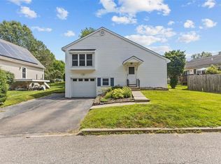 33 Valley Ridge Rd, South Burlington, VT 05403