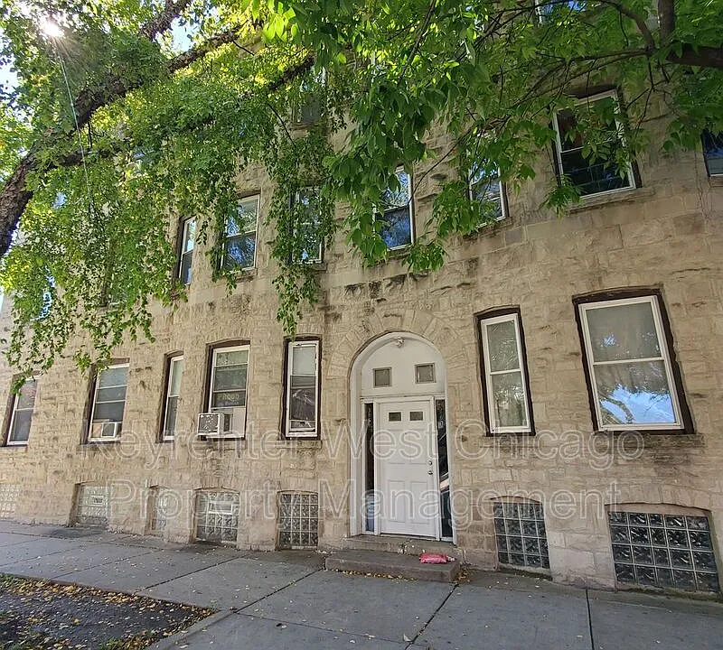 3858 N Saint Louis Ave #2