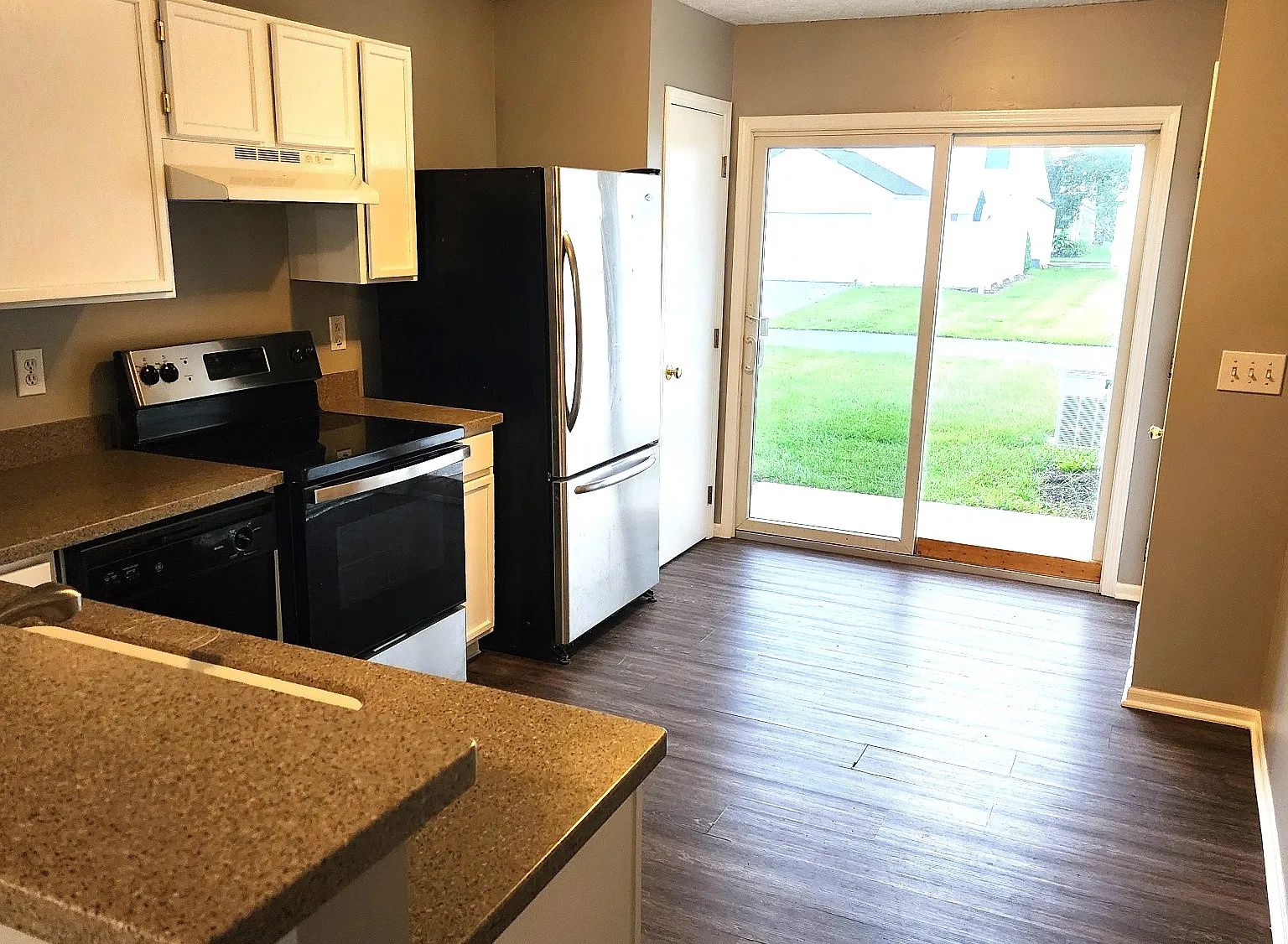 3 bed, 2.5 bath, 1486 sqft, $2,500 — Photo 4