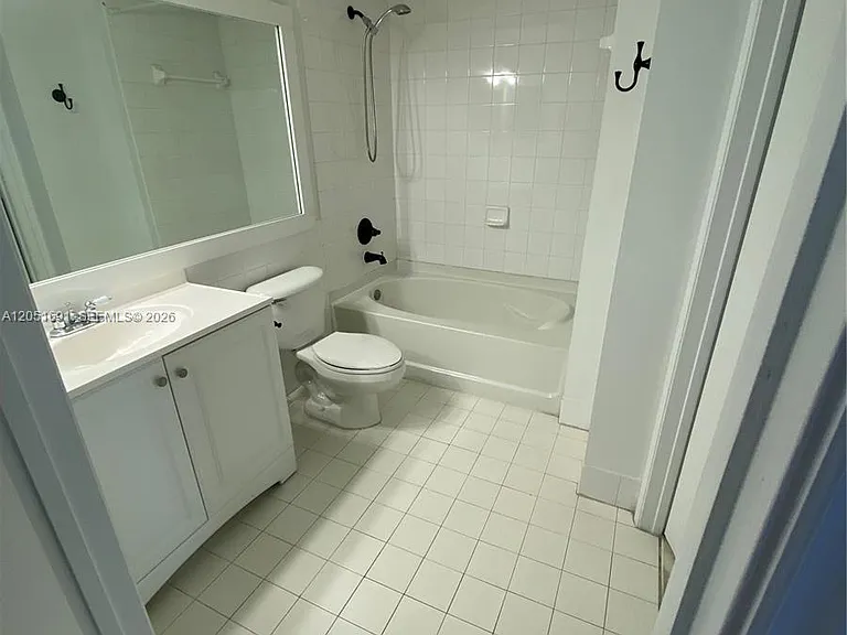 5085 NW 7th St #810 — Photo 6