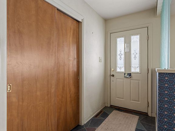 4th image of 28997 Oak Grove Dr