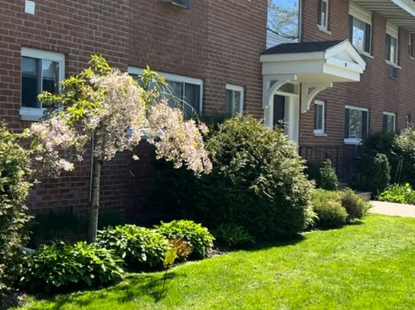 (undisclosed Address), Pt Washington, NY 11050