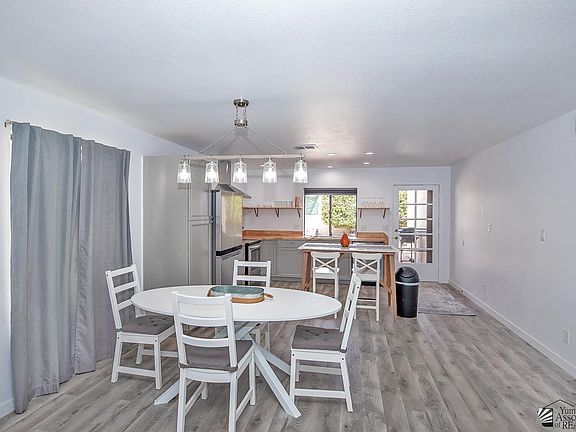 5th image of 444 W 37th St