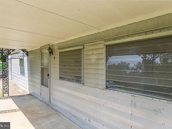 5th image of 8 Luxor Ln