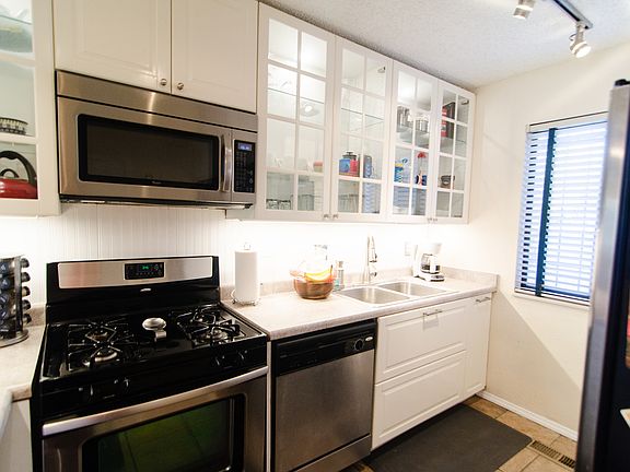 Kitchen Stove and Micro