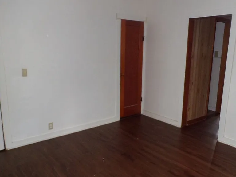311 E Nevada St — Photo 15