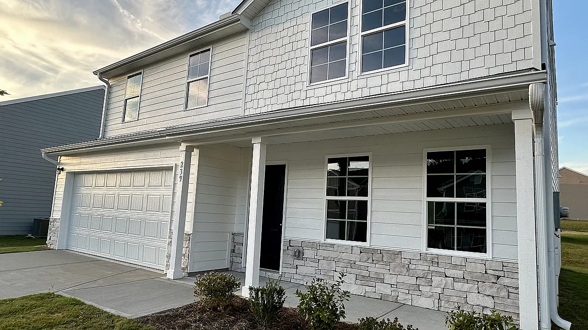 4 bed, 1900 sqft, $2,145 — Photo 3