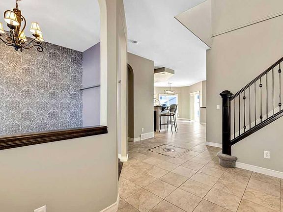 3rd image of 30 W Drake Landing Rd