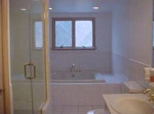 2568 Davisson St, River Grove, IL 60171