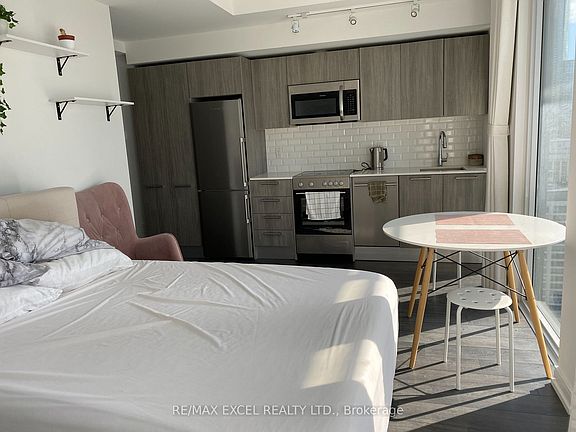 4th image of 28 Wellesley St E #2601