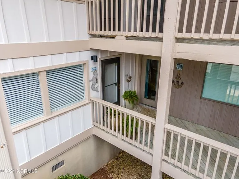 6119 Harbourside Dr — Photo 3