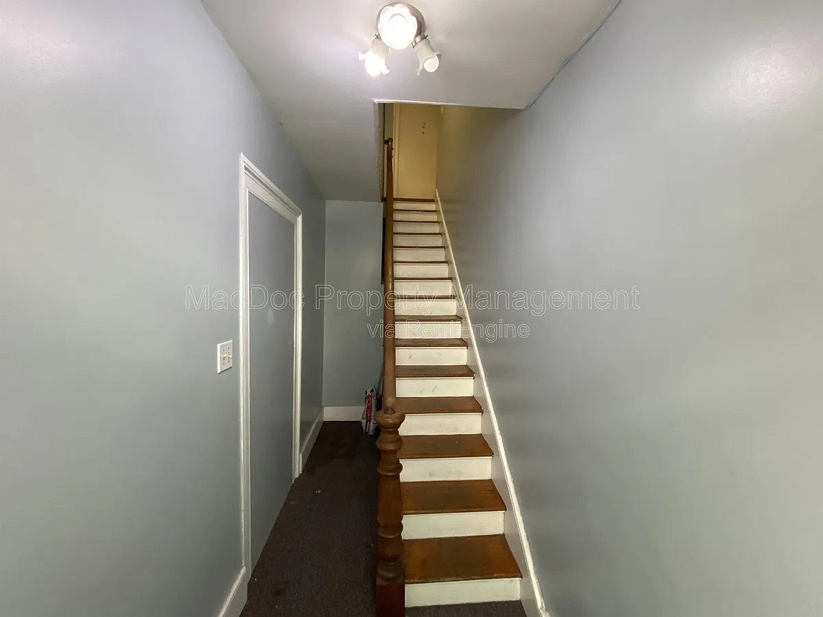 Building Photo - 604 Caroline St #2