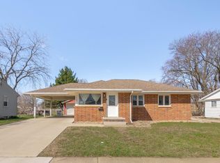 2605 Valley Park Dr, Cedar Falls, IA 50613