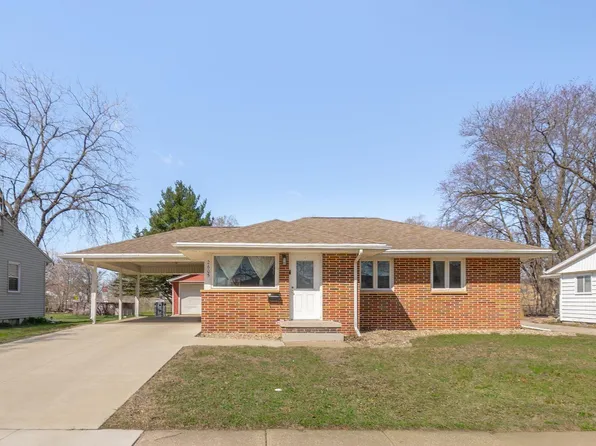 2605 Valley Park Dr, Cedar Falls, IA 50613