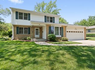 136 N Dean Dr, Palatine, IL 60074