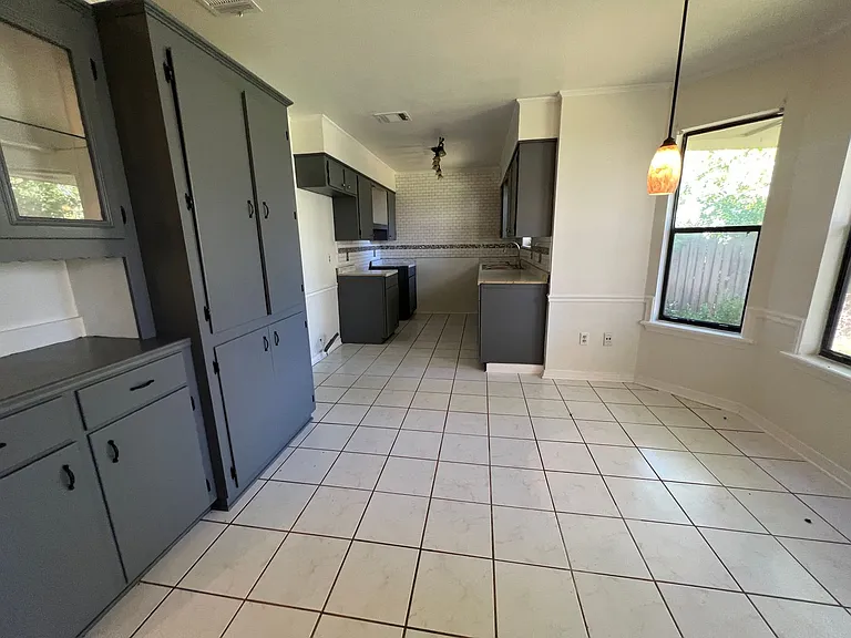 5335 Lauri Ln — Photo 5