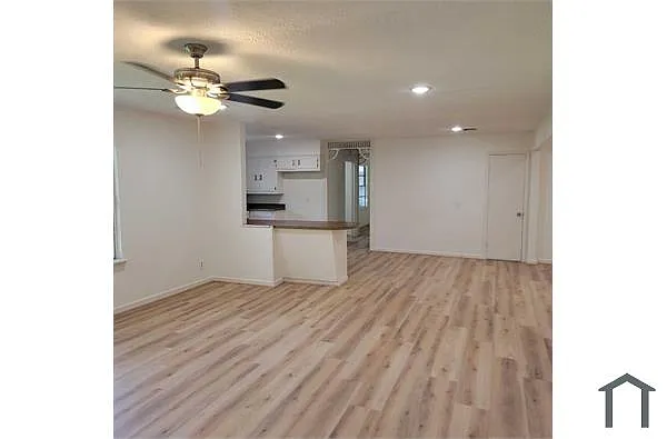 Building Photo - 700 Lindenwood Dr
