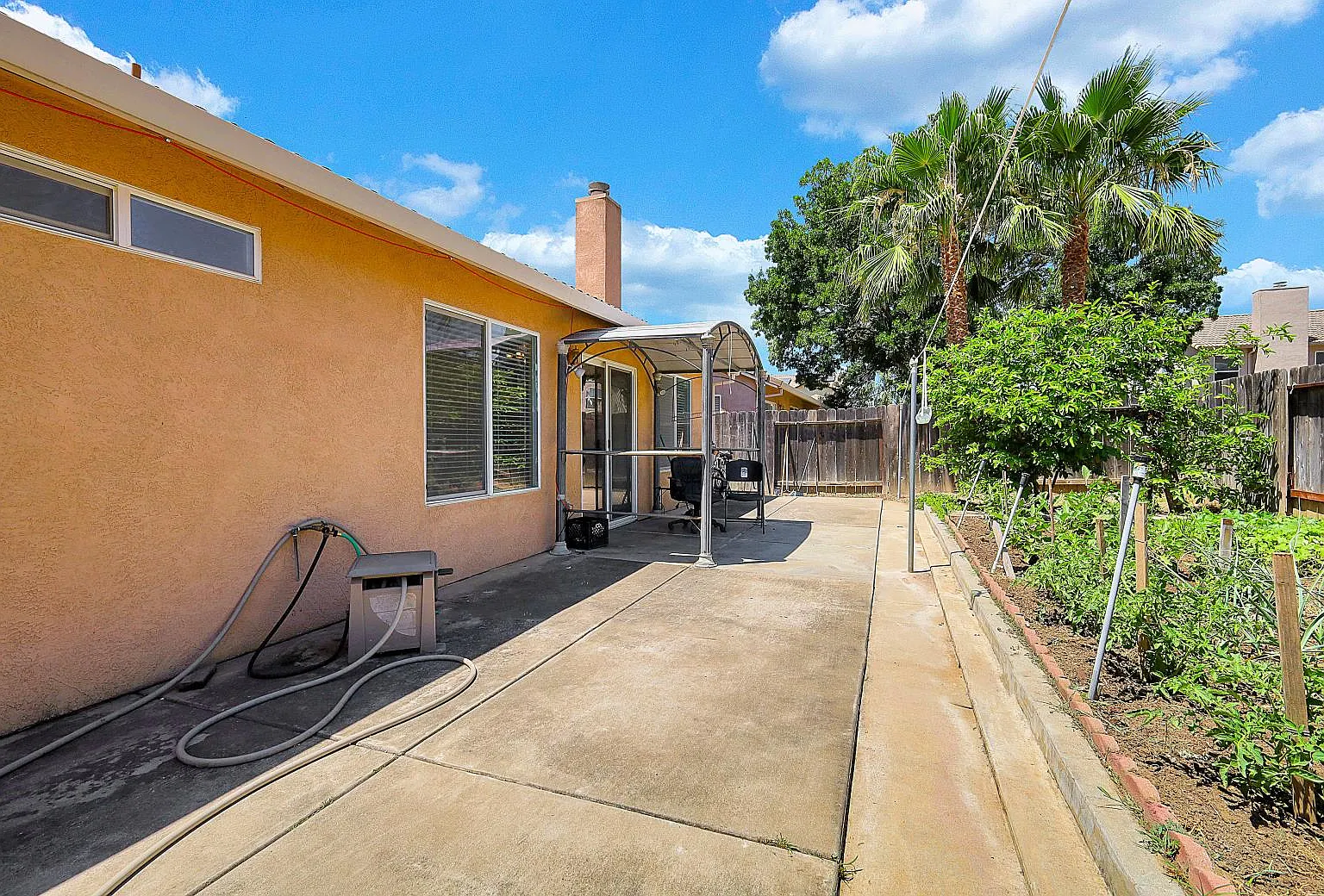 4 bed, 1720 sqft, $2,700 — Photo 4