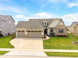 6531 Prairie Grass Ln, Bettendorf, IA