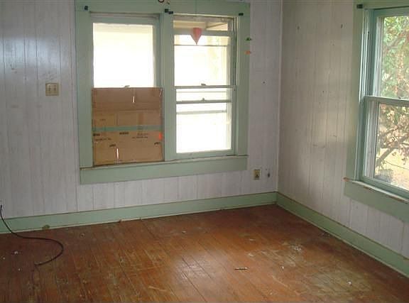 5th image of 1115 Wolfe City Dr