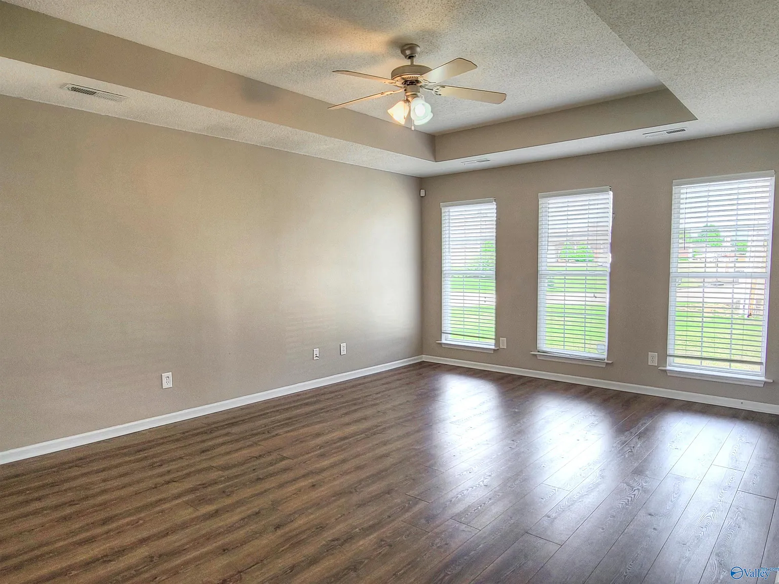 3 bed, 2.0 bath, 1497 sqft, $1,800 — Photo 3