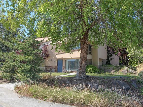 2nd image of 220 Englewood Dr