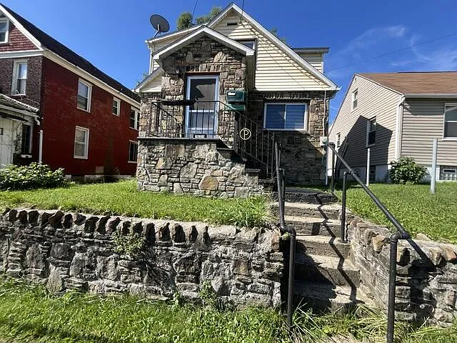 375 Daniel St