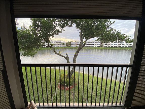 5th image of 7235 Fairfax Drive 7235 unit 206