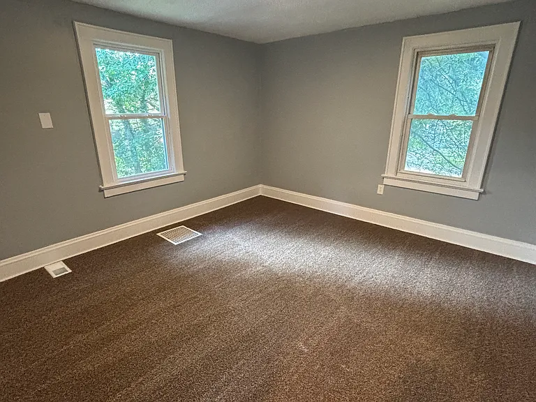 632 Grace Ave — Photo 8