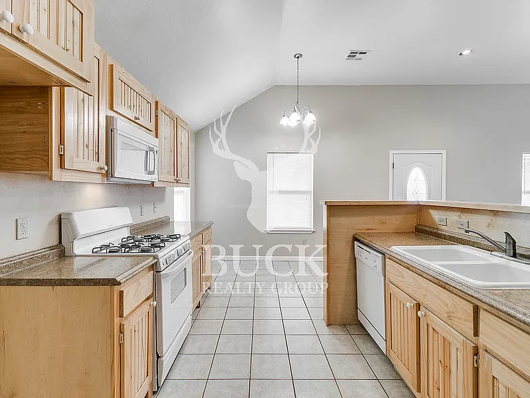 1201 Stansell Dr — Photo 7