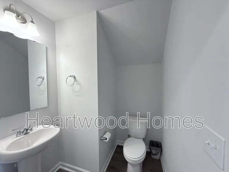 807 Coburg Ln — Photo 41