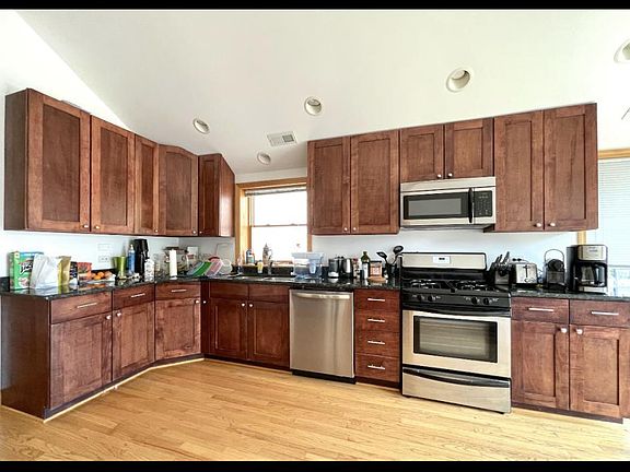 4th image of 1455 W Cortez St #3A
