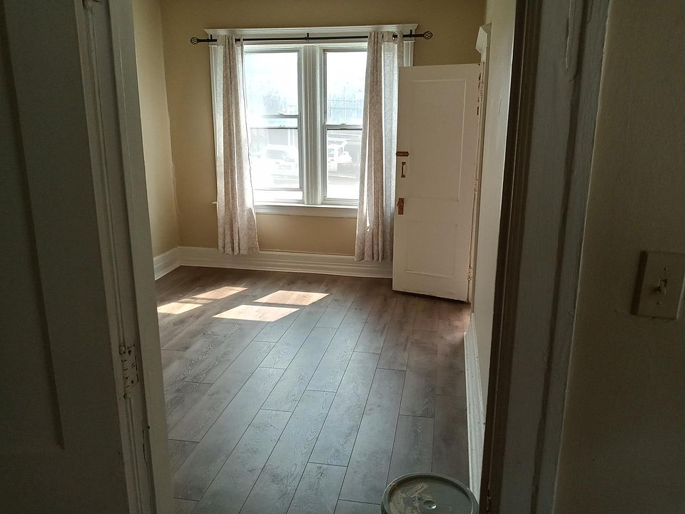 1st image of 466 Antoinette St APT 1