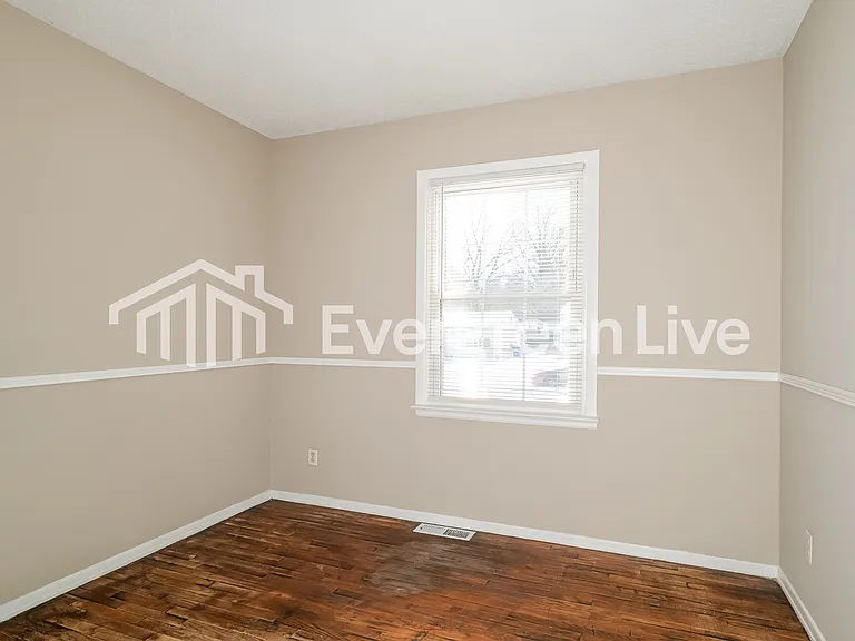 1535 Redman Blvd — Photo 12