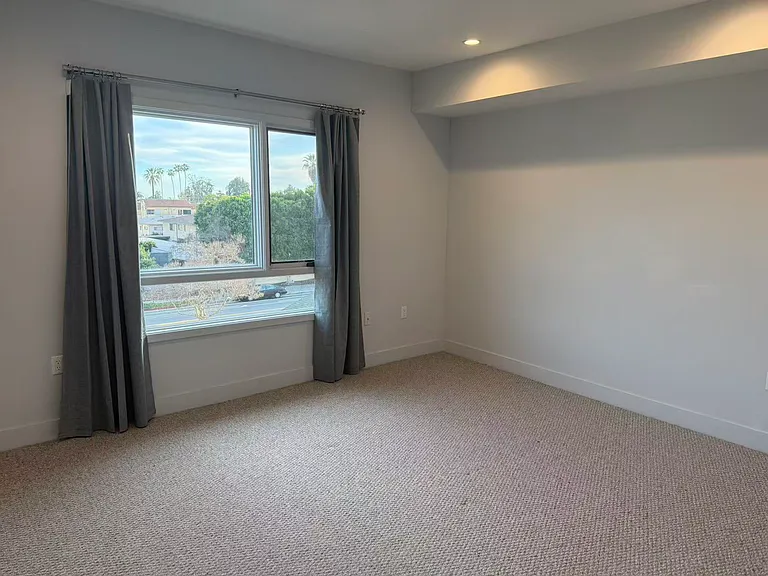 137 S Wilson Ave #305 — Photo 9