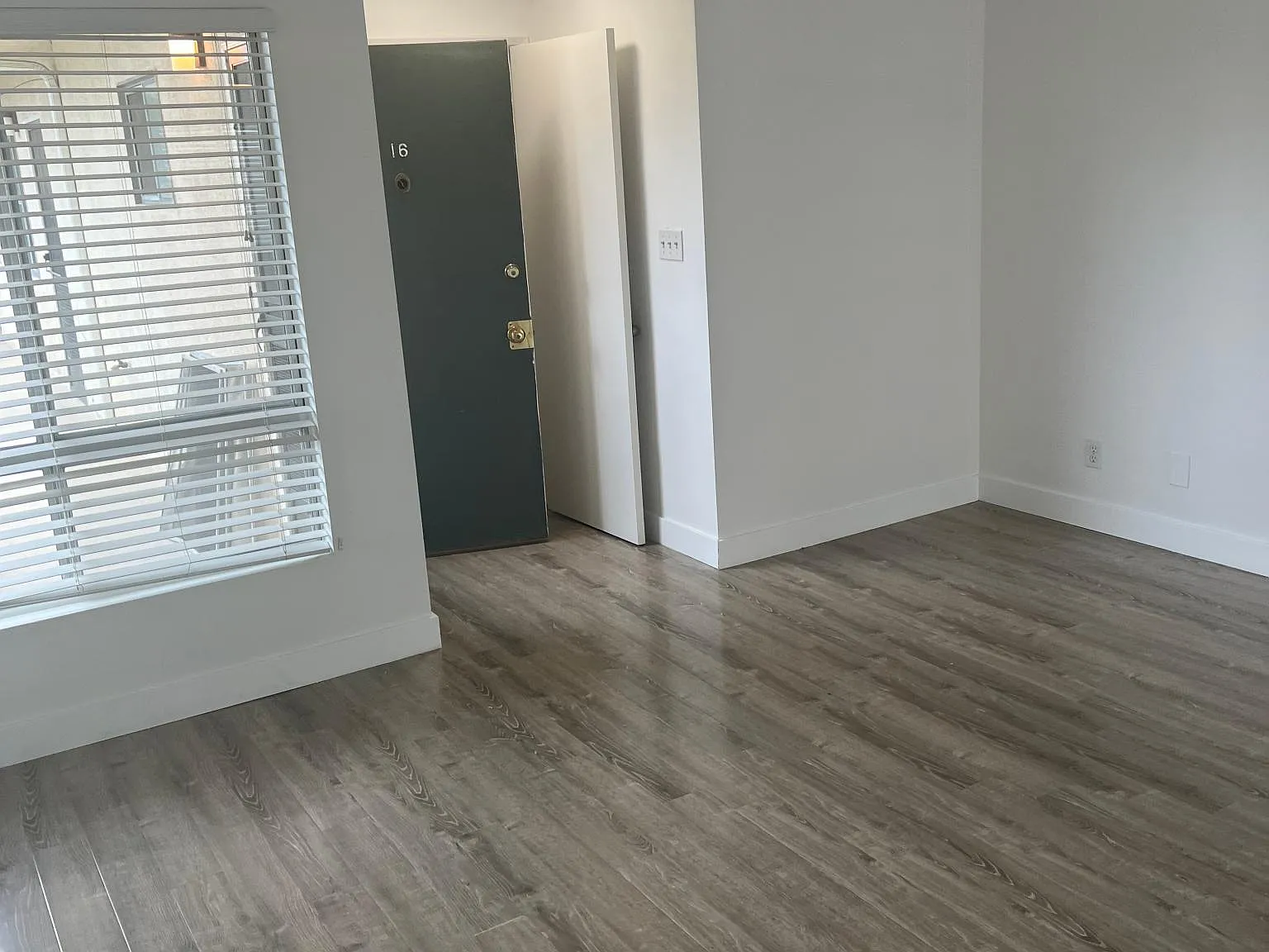 2 bed, 1.5 bath, 900 sqft, $3,195 — Photo 3