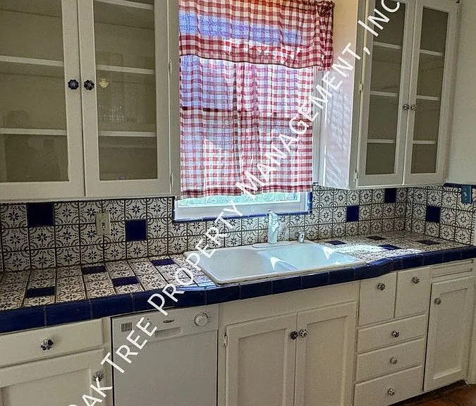 1364 N Del Mar Ave — Photo 7
