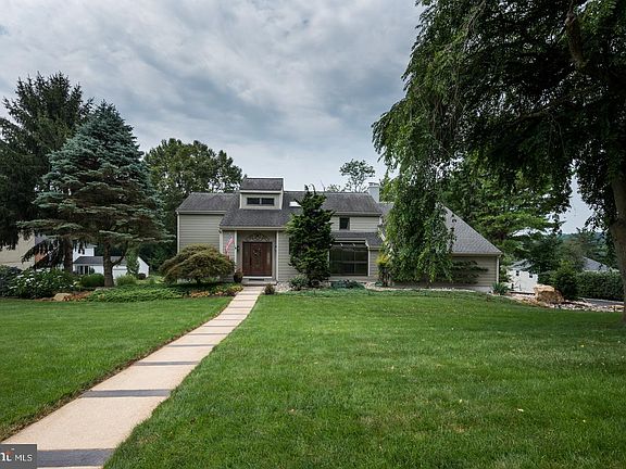 3rd image of 113 Cameron Dr