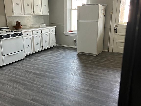 4th image of 4537 Clarence Ave #1