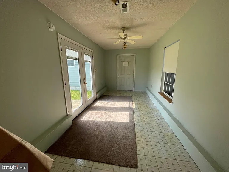 21707 Harrison St — Photo 33