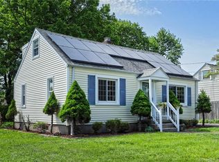 62 Valley Rd, Hamden, CT 06514