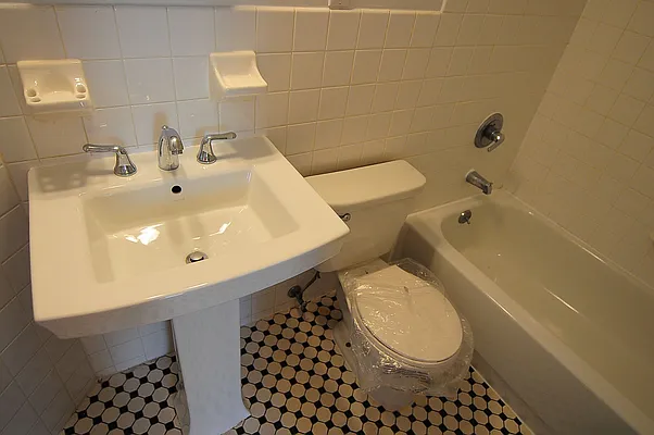 Rented by Metropolis Real Estate of Manhattan | media 43