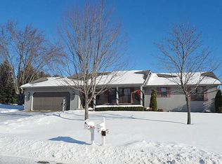 1113 S Washington Dr, Howards Grove, WI 53083