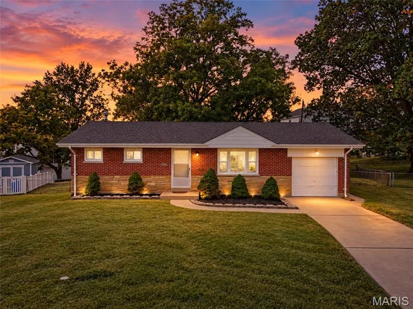 9965 Markhall Ln, Saint Louis, MO 63123