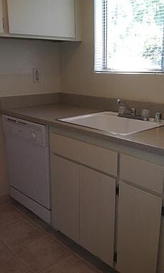 5th image of 2421 E St APT 1