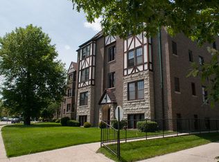 42 Lawton Rd APT 2, Riverside, IL 60546