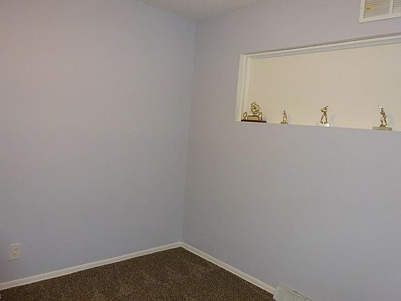 5th image of 674 West Dr