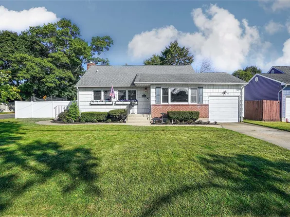 201 Justice Street, West Babylon, NY 11704