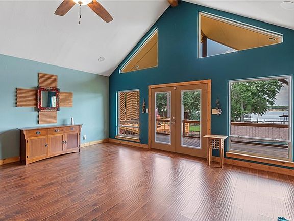 3rd image of 305 Lake Front Dr